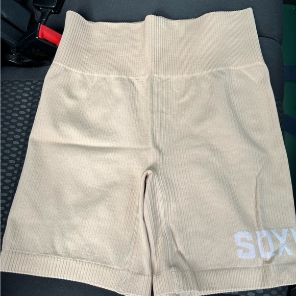 White fox boutique Sarah's Day shorts - Picture 1 of 4